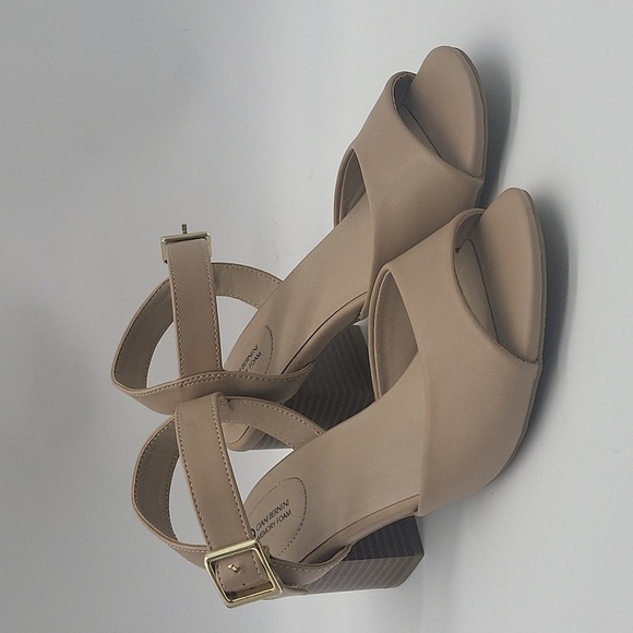 1232- Giani Bernini Women's Sandals Size 8 - Picture 1 of 9